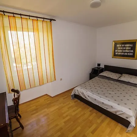 Alithia Silver Apartment Split