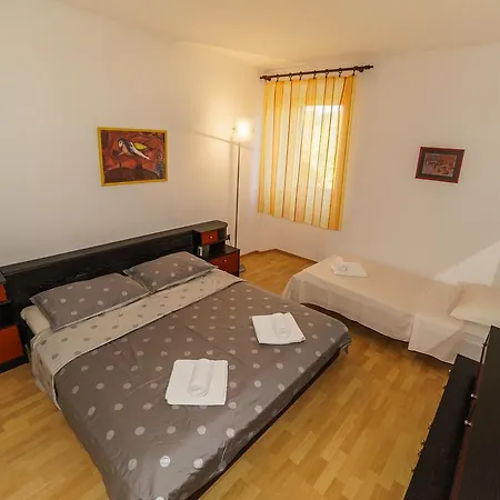 Alithia Silver Apartment Split