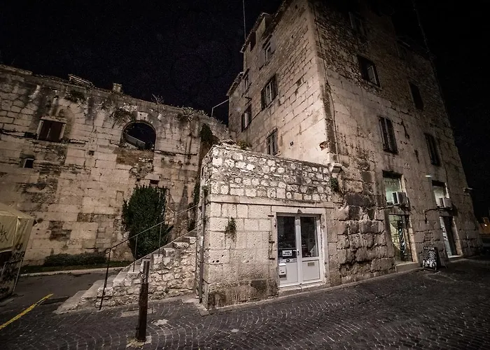 Alithia Silver Apartment