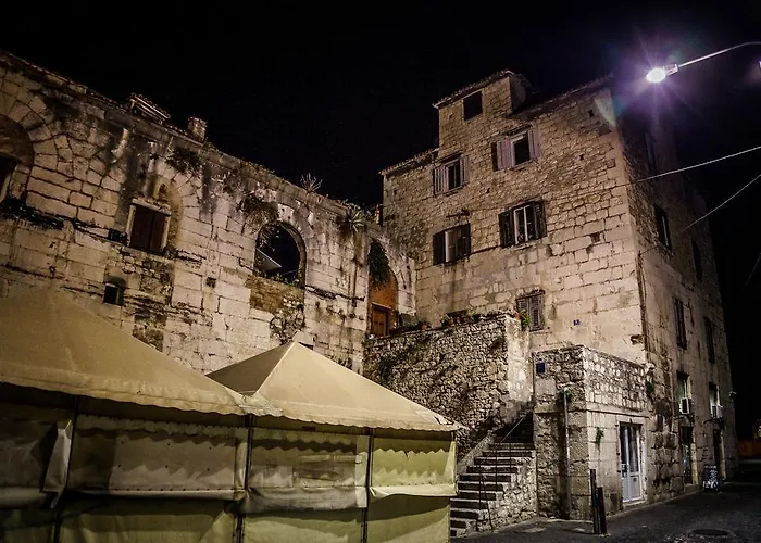 Apartment Alithia Silver