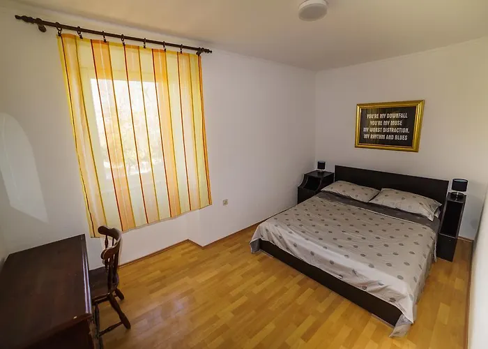 Alithia Silver Apartment Split